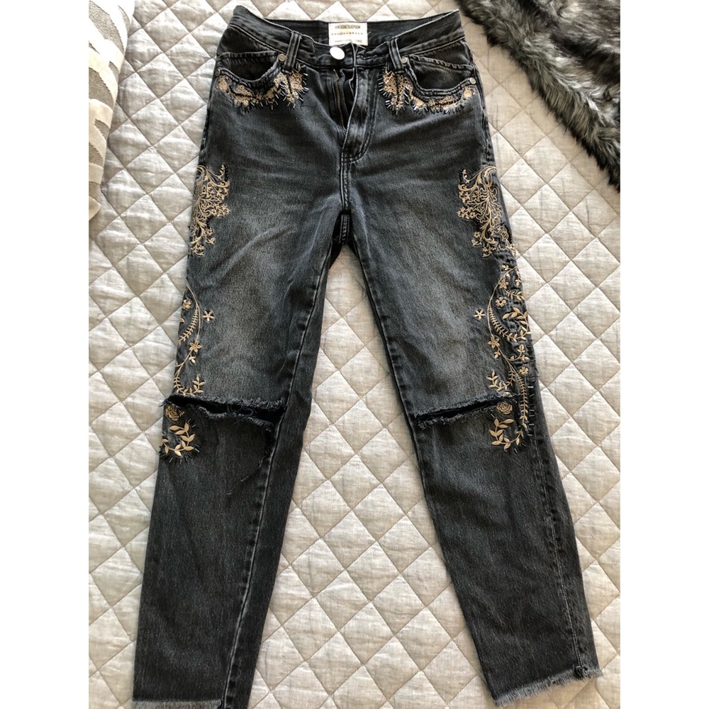Embroidered/embellished boyfriend jeans